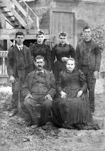 (back) Leroy, Della, Hattie, Charley (seated) Levi & Permilia [Pitts] Grove